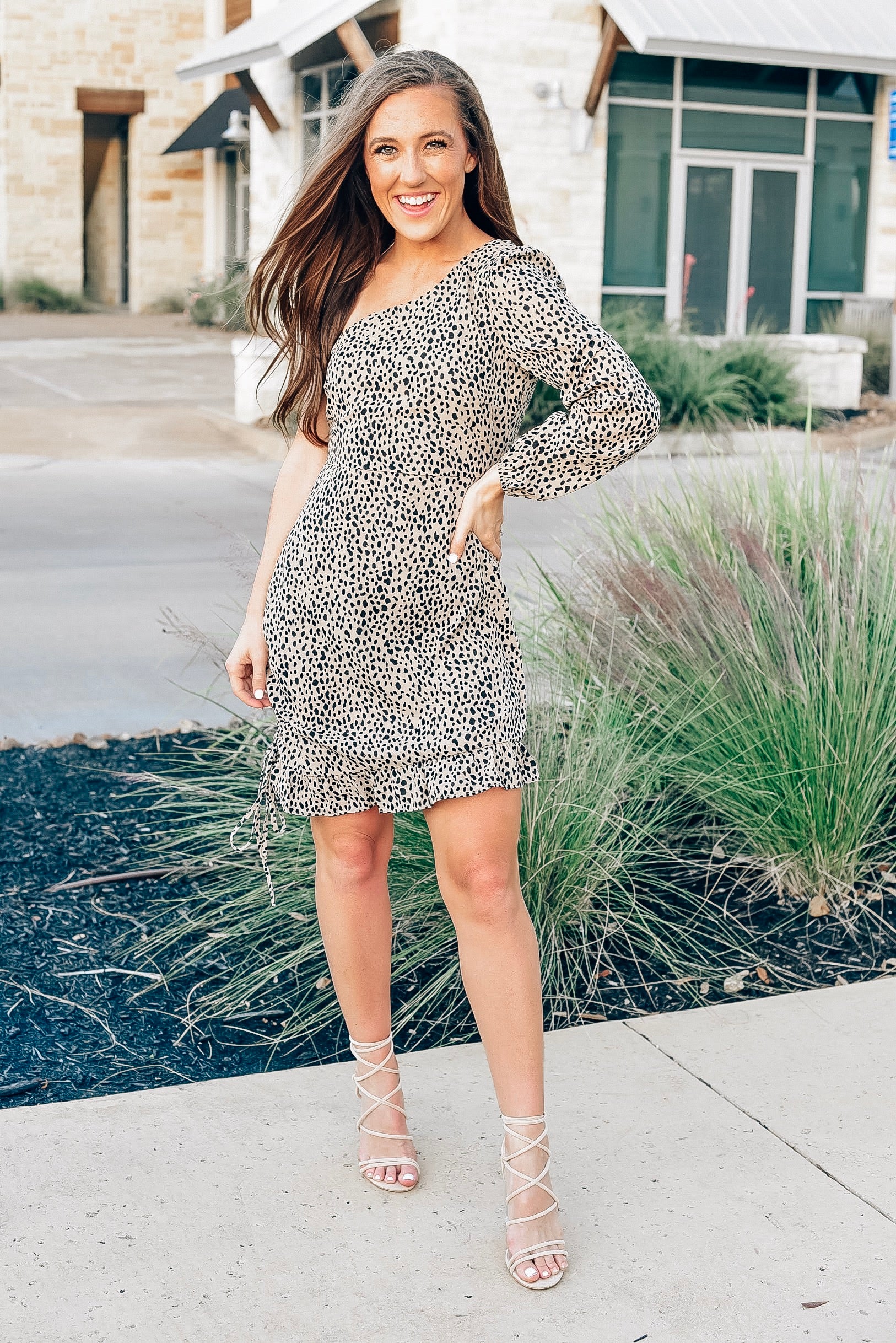 leopard one shoulder dress Morgan – Three Cords Boutique Size:EU 42 | US 10 Mini Dress Oversized dress Blue And White Floral
